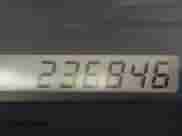 2003 Toyota Camry LE z VIN 4T1BE32K83U787363, wystawiony jako IAAI lot #43317793 z przebiegiem 236 846 mil mil oraz . Historia ofert i sprzedaży dostępna na DreamBid. Obrazek 15.