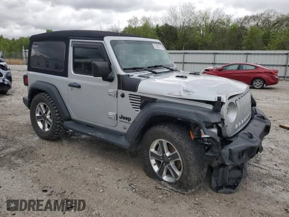 2022 Jeep Wrangler Sport с VIN 1C4GJXAG4NW195637, выставлен на аукционе Copart как лот 51852175 с пробегом 35 981 миль миль и Списание • Salvage title. История ставок и продаж доступна на DreamBid. Изображение 4.