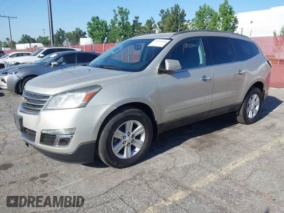 2014 Chevrolet Traverse LT z VIN 1GNKRHKD3EJ109929, wystawiony jako IAAI lot #42515411 z przebiegiem Nie podano mil oraz . Historia ofert i sprzedaży dostępna na DreamBid. Obrazek 2.