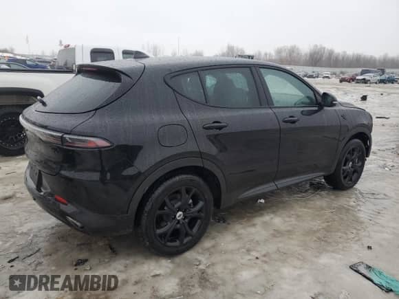 2024 Dodge Hornet R/T z VIN ZACPDFCW8R3A17990, wystawiony jako Copart lot #42925355 z przebiegiem 3 199 mil mil oraz Szkoda całkowita • Salvage title. Historia ofert i sprzedaży dostępna na DreamBid. Obrazek 3.