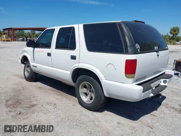 2005 Chevrolet Blazer LS с VIN 1GNCS13XX5K115097, выставлен на аукционе IAAI как лот 41847144 с пробегом 156 497 миль миль и . История ставок и продаж доступна на DreamBid. Изображение 3.