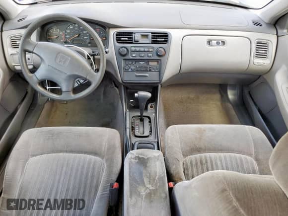 1998 Honda Accord LX z VIN 1HGCG5648WA082287, wystawiony jako Copart lot #81150985 z przebiegiem 243 442 mil mil oraz Czysty tytuł • Clean title. Historia ofert i sprzedaży dostępna na DreamBid. Obrazek 8.