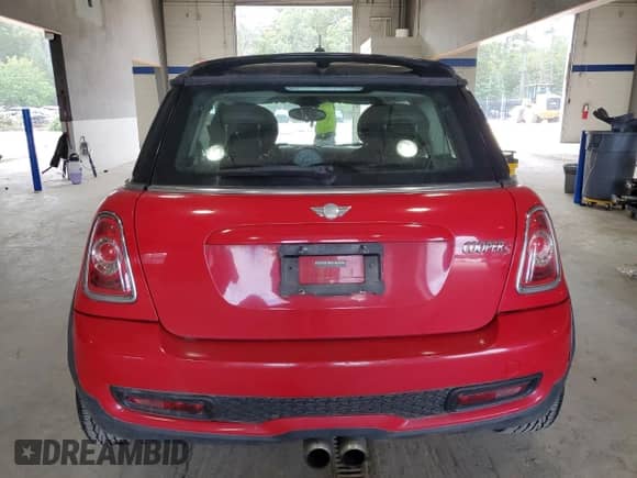 2013 MINI Hardtop S with VIN WMWSV3C5XDT392313, listed as a Copart auction lot 84942945 with 64,086 mi miles and Salvage title. Bid and sale history available at DreamBid. Image 6.