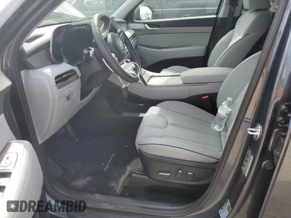 2024 Hyundai Palisade SEL z VIN KM8R44GE8RU690487, wystawiony jako Copart lot #64843604 z przebiegiem 8 060 mil mil oraz Szkoda całkowita • Salvage title. Historia ofert i sprzedaży dostępna na DreamBid. Obrazek 7.