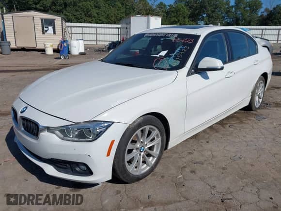 2018 BMW 3 Series 320i xDrive с VIN WBA8E5G52JNU47448, выставлен на аукционе IAAI как лот 43154523 с пробегом 103 558 миль миль и . История ставок и продаж доступна на DreamBid. Изображение 17.