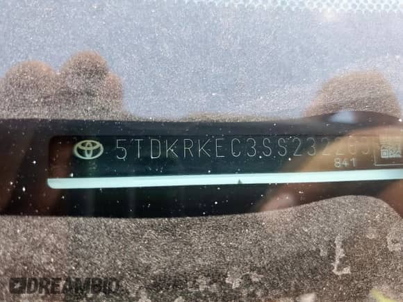 2025 Toyota Sienna LE with VIN 5TDKRKEC3SS232203, listed as a Copart auction lot 70528035 with 95,829 mi miles and Salvage title. Bid and sale history available at DreamBid. Image 12.