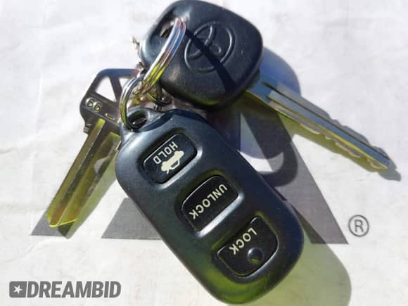 2005 Toyota Camry XLE with VIN 4T1BF30K85U593208, listed as a IAAI auction lot 43521156 with 204,406 mi miles and . Bid and sale history available at DreamBid. Image 11.