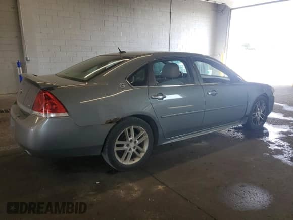 2009 Chevrolet Impala LTZ with VIN 2G1WU57MX91122850, listed as a Copart auction lot 81018575 with 219,105 mi miles and Salvage title. Bid and sale history available at DreamBid. Image 3.