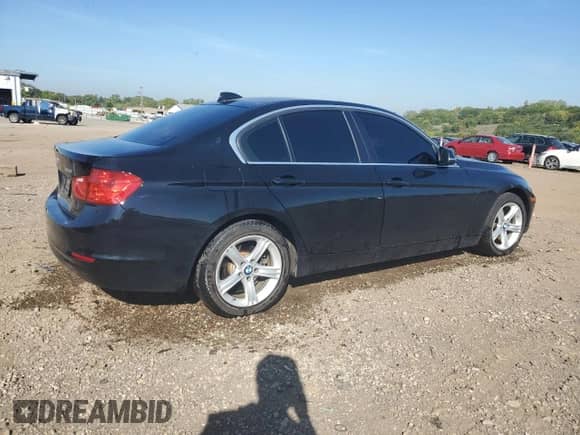 2015 BMW 3 Series 328i xDrive с VIN WBA3B3C55FF546148, выставлен на аукционе Copart как лот 80956645 с пробегом 83 281 миль миль и Списание • Salvage title. История ставок и продаж доступна на DreamBid. Изображение 3.
