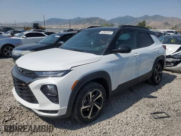 2022 Chevrolet TrailBlazer RS z VIN KL79MUSL1NB013231, wystawiony jako Copart lot #62563325 z przebiegiem 33 041 mil mil oraz Szkoda całkowita • Salvage title. Historia ofert i sprzedaży dostępna na DreamBid. Obrazek 1.