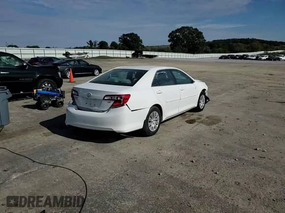 2014 Toyota Camry LE с VIN 4T4BF1FKXER420193, выставлен на аукционе Copart как лот 86238325 с пробегом 130 680 миль миль и На запчасти • Non repairable. История ставок и продаж доступна на DreamBid. Изображение 14.