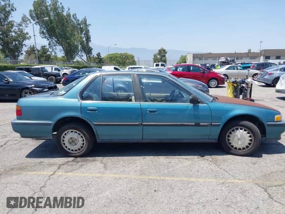 1991 Honda Accord EX z VIN JHMCB7560MC063583, wystawiony jako IAAI lot #42563870 z przebiegiem 226 798 mil mil oraz . Historia ofert i sprzedaży dostępna na DreamBid. Obrazek 13.