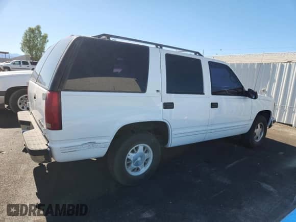 1996 Chevrolet Tahoe z VIN 1GNEC13R5TJ374784, wystawiony jako Copart lot #66554125 z przebiegiem 218 321 mil mil oraz Czysty tytuł • Clean title. Historia ofert i sprzedaży dostępna na DreamBid. Obrazek 3.