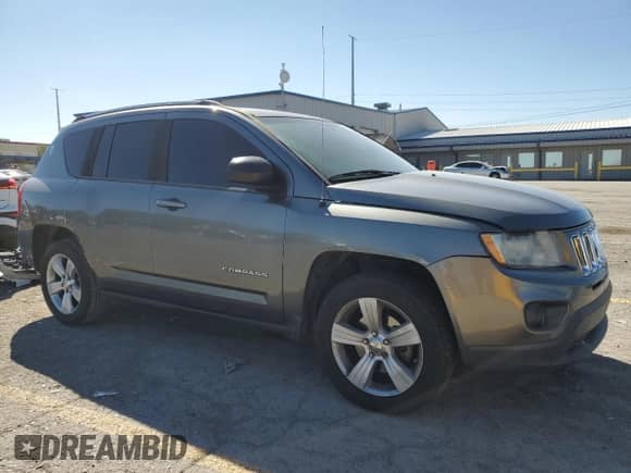 2012 Jeep Compass Sport z VIN 1C4NJCBA0CD618121, wystawiony jako Copart lot #84818275 z przebiegiem 170 126 mil mil oraz Szkoda całkowita • Salvage title. Historia ofert i sprzedaży dostępna na DreamBid. Obrazek 4.