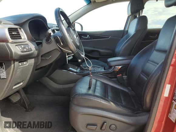 2017 Kia Sorento EX z VIN 5XYPH4A15HG263466, wystawiony jako Copart lot #65067125 z przebiegiem 133 961 mil mil oraz Czysty tytuł • Clean title. Historia ofert i sprzedaży dostępna na DreamBid. Obrazek 7.