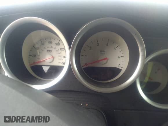 2005 Dodge Magnum SXT with VIN 2D8GZ48V65H538461, listed as a IAAI auction lot 36155852 with Not provided miles and . Bid and sale history available at DreamBid. Image 7.
