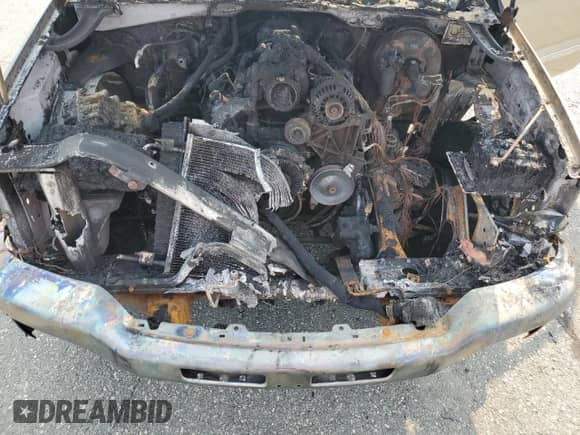 2004 GMC Sierra 1500 SLE с VIN 2GTEK19T141263336, выставлен на аукционе Copart как лот 67431995 с пробегом Не указан миль и На запчасти • Non repairable. История ставок и продаж доступна на DreamBid. Изображение 11.