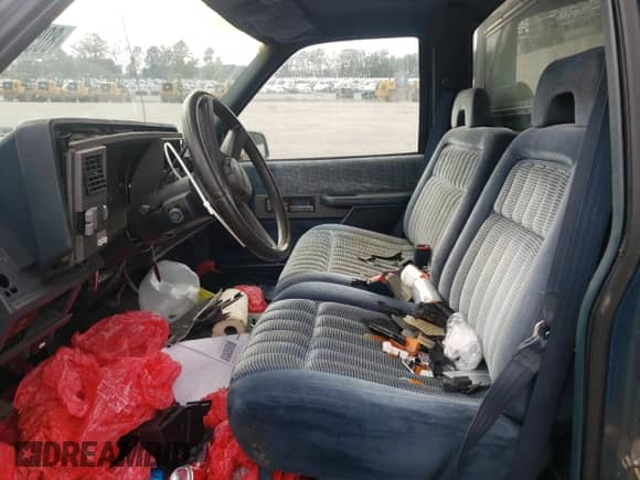 1992 Chevrolet Silverado 1500 с VIN 1GCDC14Z6NZ231088, выставлен на аукционе Copart как лот 80531755 с пробегом 159 595 миль миль и Списание • Salvage title. История ставок и продаж доступна на DreamBid. Изображение 10.