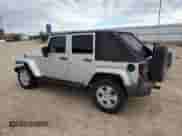 2007 Jeep Wrangler Unlimited Sahara z VIN 1J4GA59167L212909, wystawiony jako Copart lot #82455775 z przebiegiem 124 148 mil mil oraz Czysty tytuł • Clean title. Historia ofert i sprzedaży dostępna na DreamBid. Obrazek 2.