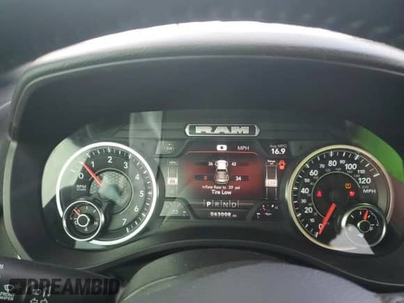 2022 Ram 1500 Big Horn z VIN 1C6RRFFG9NN298540, wystawiony jako Copart lot #65178115 z przebiegiem 63 008 mil mil oraz Czysty tytuł • Clean title. Historia ofert i sprzedaży dostępna na DreamBid. Obrazek 9.