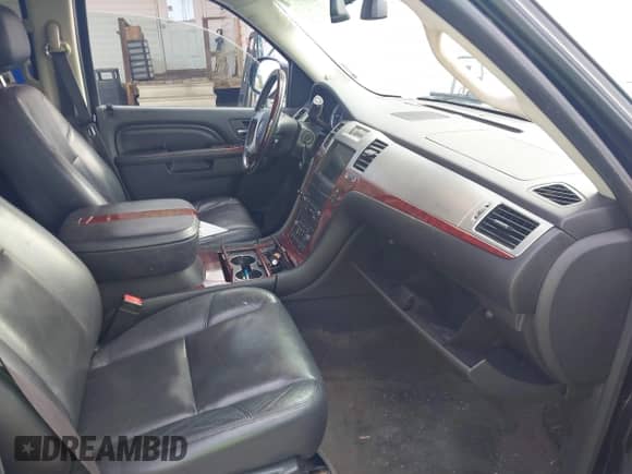 2011 Cadillac Escalade ESV Premium z VIN 1GYS4JEF5BR377335, wystawiony jako IAAI lot #41820043 z przebiegiem 181 619 mil mil oraz . Historia ofert i sprzedaży dostępna na DreamBid. Obrazek 5.