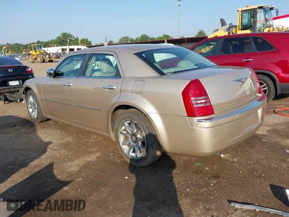 2006 Chrysler 300 C with VIN 2C3KA63H36H246141, listed as a IAAI auction lot 42797395 with 54,430 mi miles and . Bid and sale history available at DreamBid. Image 3.