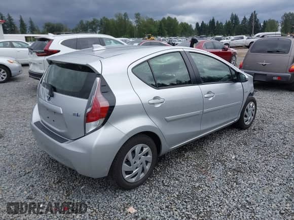 2015 Toyota Prius One z VIN JTDKDTB37F1098842, wystawiony jako IAAI lot #42599025 z przebiegiem 87 264 mil mil oraz . Historia ofert i sprzedaży dostępna na DreamBid. Obrazek 4.