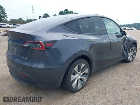 2021 Tesla Model Y Long Range with VIN 5YJYGDEE1MF217624, listed as a IAAI auction lot 42842945 with 58,610 mi miles and . Bid and sale history available at DreamBid. Image 4.