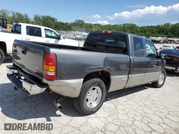 2000 GMC Sierra 1500 SLE with VIN 1GTEC19V3YZ352742, listed as a Copart auction lot 57746955 with 194,947 mi miles and Salvage title. Bid and sale history available at DreamBid. Image 3.