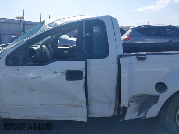 2004 Ford F-150 STX z VIN 1FTRF02W24KD78421, wystawiony jako IAAI lot #41834609 z przebiegiem 213 676 mil mil oraz . Historia ofert i sprzedaży dostępna na DreamBid. Obrazek 12.