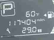 2015 Nissan Note SV z VIN 3N1CE2CP0FL384167, wystawiony jako IAAI lot #41653637 z przebiegiem 117 404 mil mil oraz . Historia ofert i sprzedaży dostępna na DreamBid. Obrazek 7.