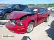 2006 Ford Mustang GT Deluxe z VIN 1ZVFT85H865193554, wystawiony jako IAAI lot #43188971 z przebiegiem 65 402 mil mil oraz . Historia ofert i sprzedaży dostępna na DreamBid. Obrazek 19.