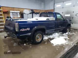 2000 Chevrolet Silverado 2500 z VIN 1GCGK24R4YR192494, wystawiony jako Copart lot #41859315 z przebiegiem 192 474 mil mil oraz Czysty tytuł • Clean title. Historia ofert i sprzedaży dostępna na DreamBid. Obrazek 3.