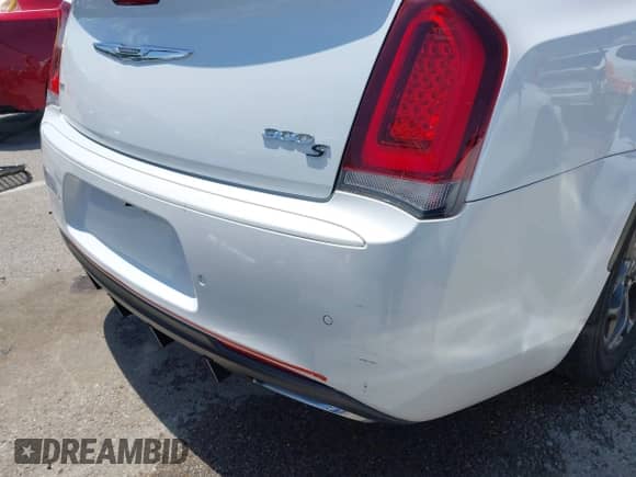 2016 Chrysler 300 S с VIN 2C3CCAGG7GH270382, выставлен на аукционе IAAI как лот 42701338 с пробегом 112 919 миль миль и . История ставок и продаж доступна на DreamBid. Изображение 19.