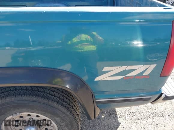 1997 GMC Sierra 1500 с VIN 2GTEK19R9V1566662, выставлен на аукционе IAAI как лот 43051145 с пробегом 209 691 миль миль и . История ставок и продаж доступна на DreamBid. Изображение 16.