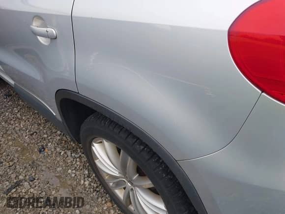 2012 Volkswagen Tiguan S с VIN WVGBV7AX3CW540311, выставлен на аукционе IAAI как лот 42375250 с пробегом 168 594 миль миль и . История ставок и продаж доступна на DreamBid. Изображение 6.