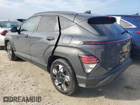 2024 Hyundai Kona SEL с VIN KM8HB3AB9RU087297, выставлен на аукционе Copart как лот 75121004 с пробегом 5 824 миль миль и На запчасти • Non repairable. История ставок и продаж доступна на DreamBid. Изображение 2.