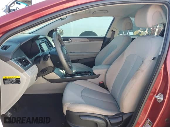 2016 Hyundai Sonata SE z VIN 5NPE24AF9GH379412, wystawiony jako Copart lot #86247195 z przebiegiem Nie podano mil oraz Czysty tytuł • Clean title. Historia ofert i sprzedaży dostępna na DreamBid. Obrazek 7.