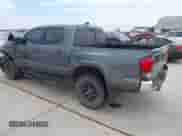 2023 Toyota Tacoma SR5 z VIN 3TMAZ5CN0PM200298, wystawiony jako IAAI lot #42880608 z przebiegiem 73 069 mil mil oraz . Historia ofert i sprzedaży dostępna na DreamBid. Obrazek 3.