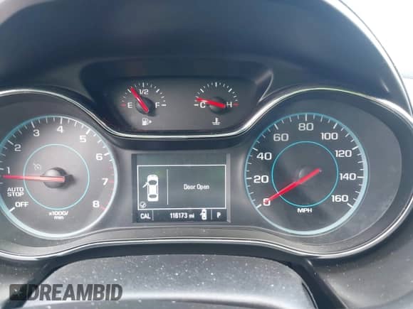 2017 Chevrolet Cruze Premier z VIN 3G1BF6SM8HS588110, wystawiony jako IAAI lot #42567710 z przebiegiem 116 173 mil mil oraz . Historia ofert i sprzedaży dostępna na DreamBid. Obrazek 7.