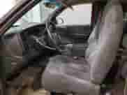 1999 Dodge Dakota SLT z VIN 1B7GG22Y0XS261488, wystawiony jako Copart lot #68337215 z przebiegiem Nie podano mil oraz Czysty tytuł • Clean title. Historia ofert i sprzedaży dostępna na DreamBid. Obrazek 7.