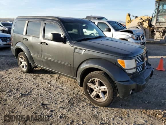 2011 Dodge Nitro SXT z VIN 1D4PU5GK8BW532378, wystawiony jako Copart lot #86104464 z przebiegiem 181 439 mil mil oraz Czysty tytuł • Clean title. Historia ofert i sprzedaży dostępna na DreamBid. Obrazek 4.