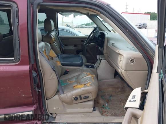 2002 Chevrolet Silverado 1500 LS with VIN 2GCEC19T221106229, listed as a IAAI auction lot 42352463 with 324,514 mi miles and . Bid and sale history available at DreamBid. Image 5.