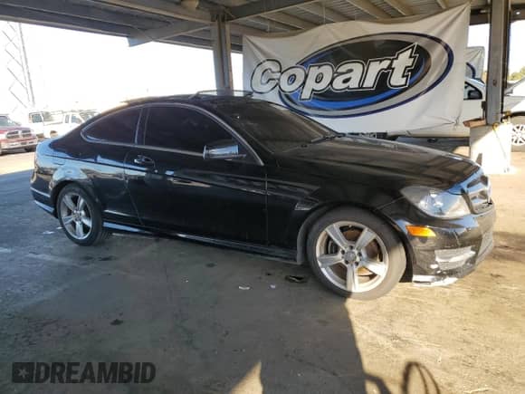2014 Mercedes-Benz C 250 with VIN WDDGJ4HB7EG287169, listed as a Copart auction lot 87304075 with Not provided miles and Clean title. Bid and sale history available at DreamBid. Image 4.