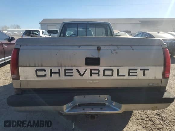1988 Chevrolet Silverado 2500 с VIN 2GCFC24K2J1248183, выставлен на аукционе Copart как лот 71157094 с пробегом 65 240 миль миль и Чистый • Clean title. История ставок и продаж доступна на DreamBid. Изображение 6.
