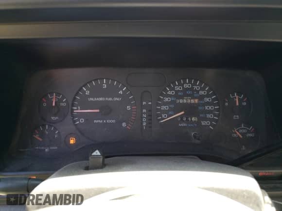 1996 Dodge 1500 z VIN 3B7HF13Z6TG184782, wystawiony jako Copart lot #62412735 z przebiegiem 305 351 mil mil oraz Czysty tytuł • Clean title. Historia ofert i sprzedaży dostępna na DreamBid. Obrazek 9.