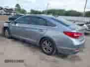 2015 Hyundai Sonata SE z VIN 5NPE24AF7FH184519, wystawiony jako IAAI lot #43394425 z przebiegiem 195 762 mil mil oraz . Historia ofert i sprzedaży dostępna na DreamBid. Obrazek 3.