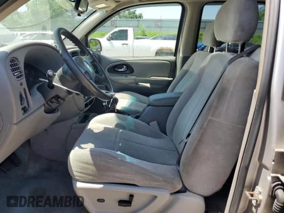 2007 Chevrolet TrailBlazer LT z VIN 1GNDT13S872101918, wystawiony jako Copart lot #61654975 z przebiegiem 218 743 mil mil oraz Czysty tytuł • Clean title. Historia ofert i sprzedaży dostępna na DreamBid. Obrazek 7.