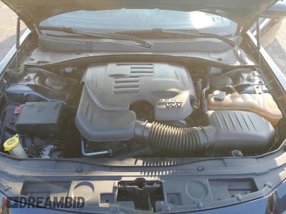 2018 Chrysler 300 S с VIN 2C3CCAGG5JH181630, выставлен на аукционе Copart как лот 68450075 с пробегом 110 421 миль миль и Списание • Salvage title. История ставок и продаж доступна на DreamBid. Изображение 11.