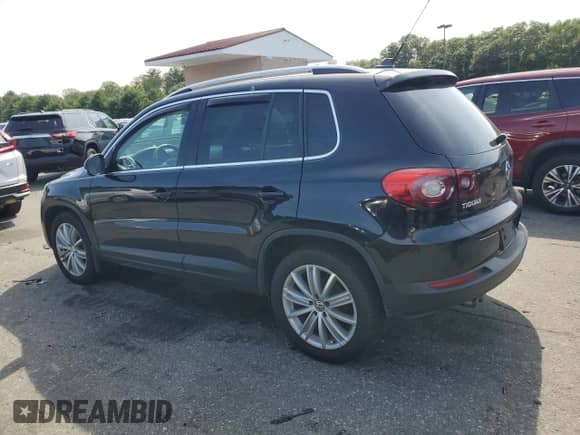 2011 Volkswagen Tiguan S с VIN WVGBV7AX8BW528458, выставлен на аукционе Copart как лот 64525925 с пробегом 147 488 миль миль и Списание • Salvage title. История ставок и продаж доступна на DreamBid. Изображение 2.